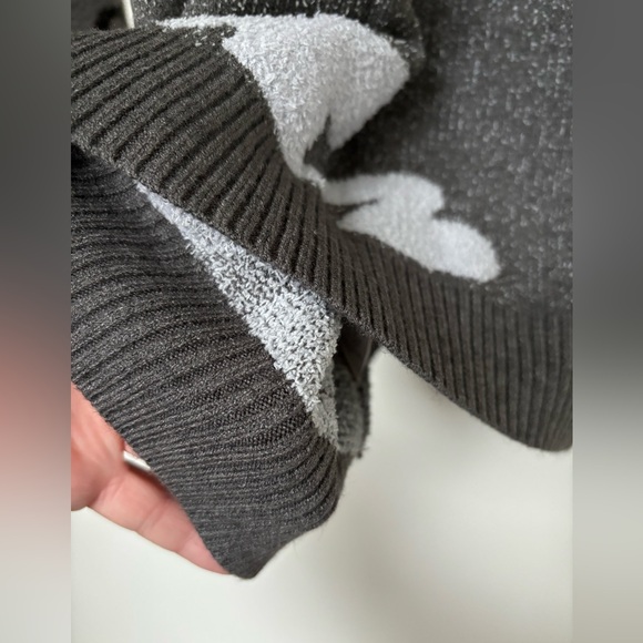 Super soft Plus Size Floral Print Sweater | BloomChic | Size 18-20 (2x) - Picture 4 of 5